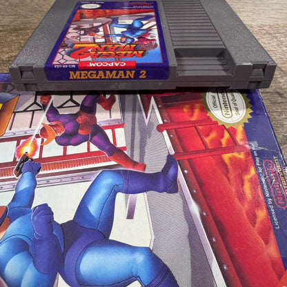 Mega Man 2 (Nintendo Entertainment System, NES 1989)Complete W/ Box & Mint Cart!